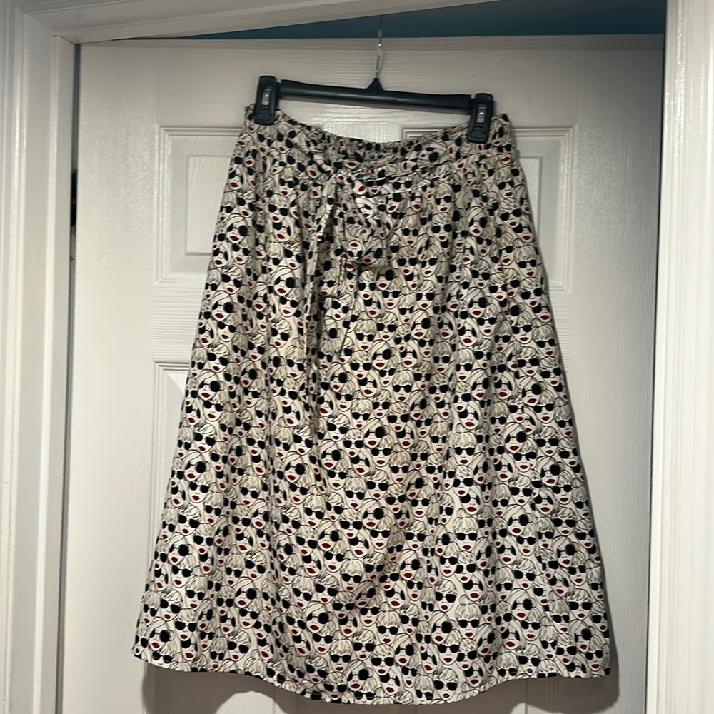 Graphic print skirt with pockets